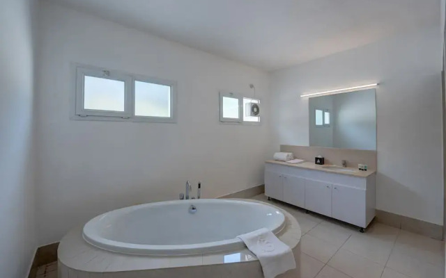 J5 Four Bedroom Villa in Al Wasl For Family Stay Only