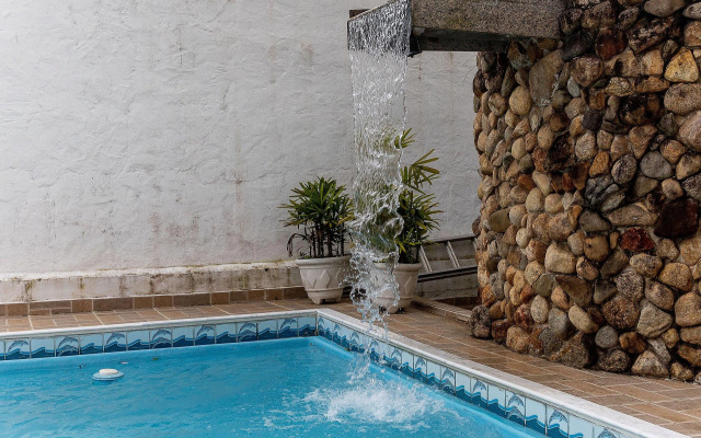 Casa com piscina e churrasqueira em Caraguatatuba