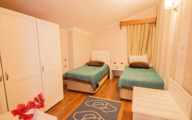 Moonshine Hotel & Suites