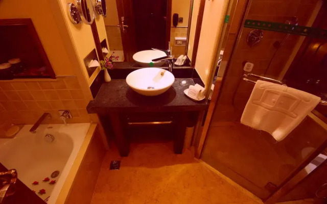 Lijiang Golden Path Hospitality