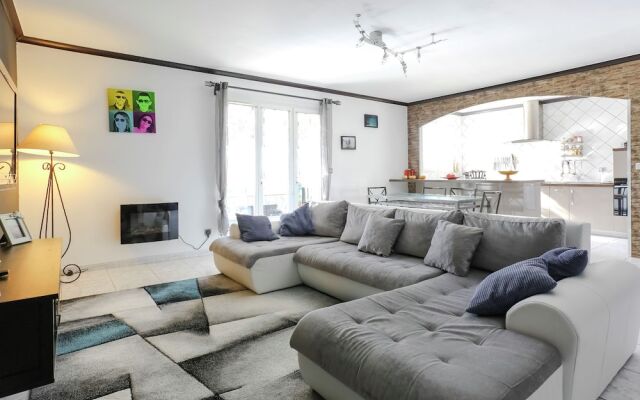 Child-friendly Holiday Home With Many Facilities in Aix-en Provence