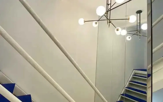 Rosalyne Sleepbox Stasiun Tugu