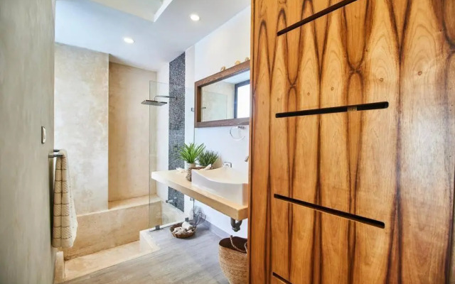 Neem 11 Stylish&Bright APT 2 Pools, AC, Gym & 50MB WIFI