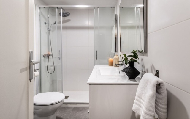 Beraldi - 1 Bedroom and Shared Pool in Trafalgar