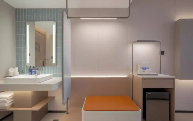 Holiday Inn Express Shanghai On The Bund by IHG