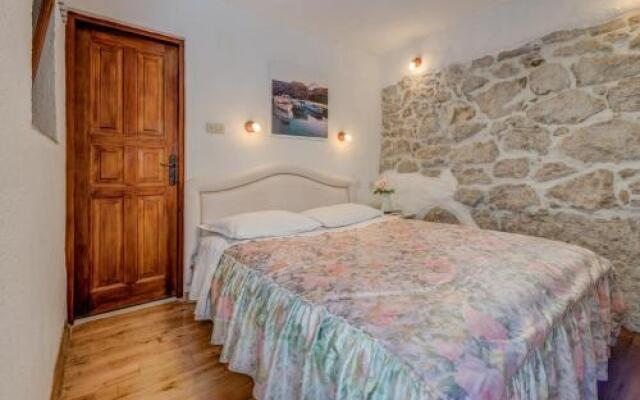 Guesthouse F