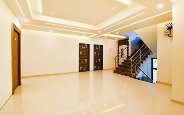 Fabhotel The Golden Leaf