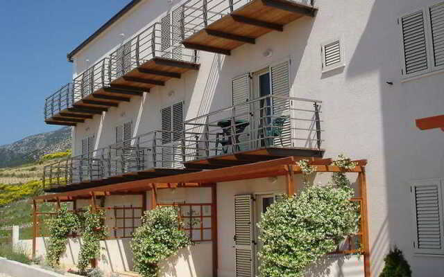 Villa Lara Apartments