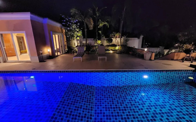 Tropical Luxury 4BR Pool Villa w Game Area