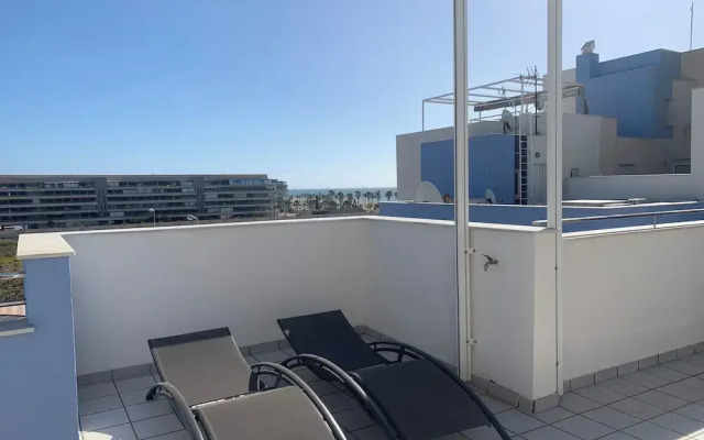 Beautiful 2 Bedroom Penthouse