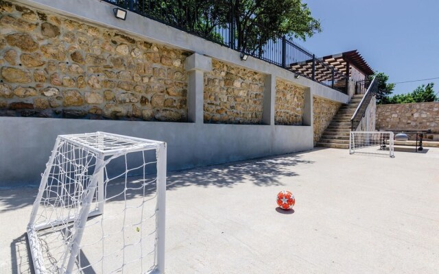 Awesome Home in Dubravka With Wifi and 5 Bedrooms