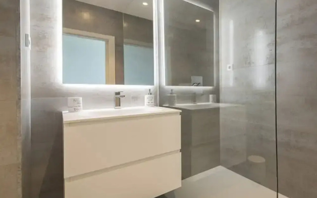 Luxurious Panoramic Spa Villa