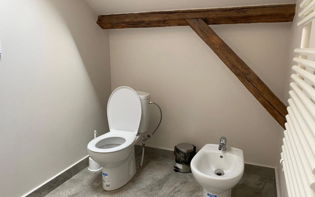 Theater Guesthouse with Parking