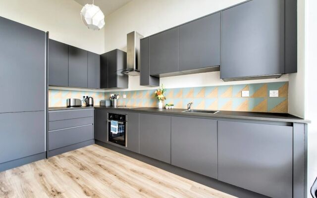 Ainslie Place Luxury Apt In Heart Of The City