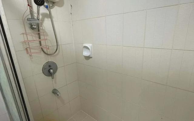 Alabang Condo by Lyre