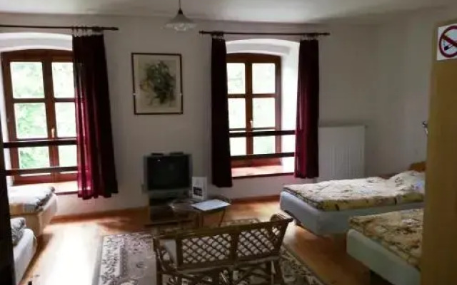 Hotýlek Mlýn Maděrovka