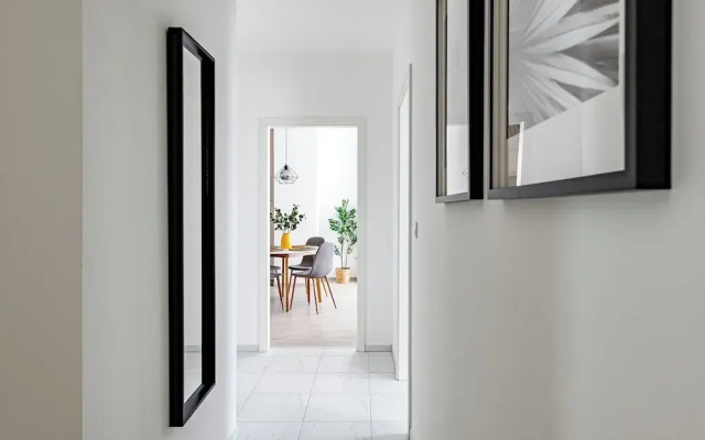 WestSide Garden Apartments by Urbanrent
