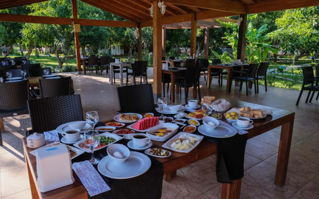 Apella Hotel