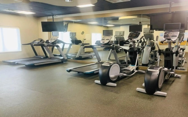 Holiday Inn Express & Suites Perry-National Fairground Area #34 by IHG