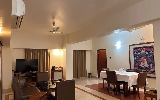 lhaki Hotel