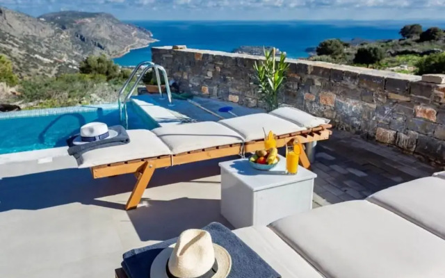 Mesmerising Villa in Plaka Elounda With Pool