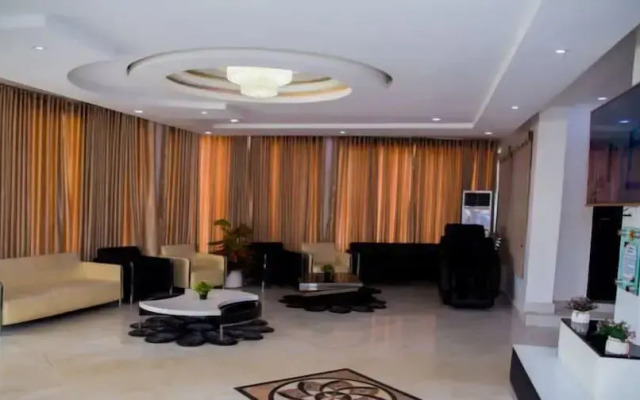 G Pinnacle Hotel