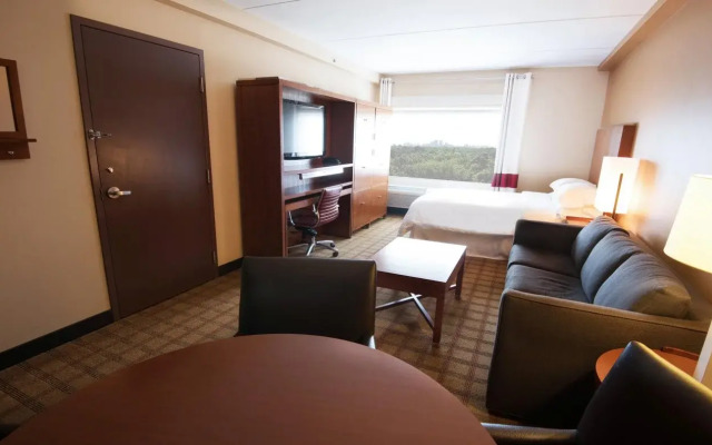 Four Points by Sheraton Winnipeg South