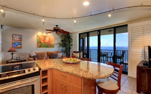 Kihei Beach #606 by Ali'i Resorts