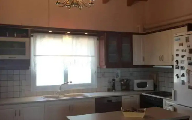 Immaculate 3-bed House in Ermioni