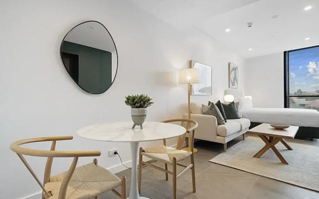 Modern Studio in Fremantle With Stunning Rooftop