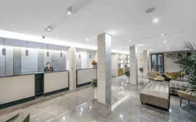 Homeinn Plus Hotel (Huzhou Normal University Yishang Street)