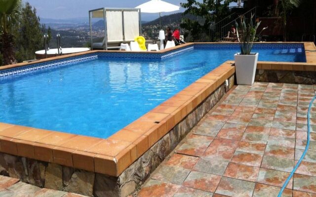 Отель El Petit Mirador