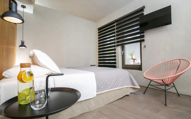 Marquise Suites - Adults Only