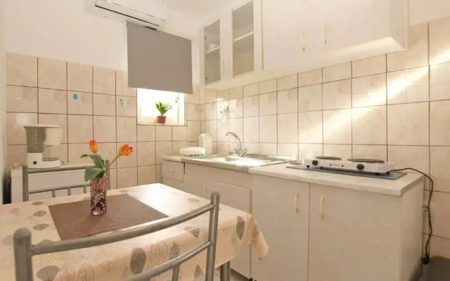 Cozy Studio Apartment With Private Outdoor Space