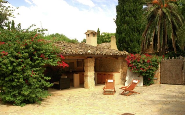 Country house from the 15th century restored with roof terrace and private pool