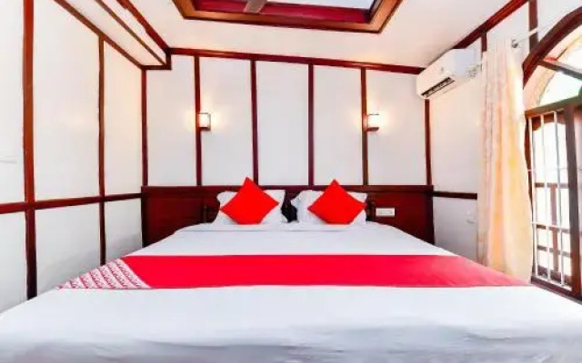 OYO 25089 Gold River Indraprastha Houseboat