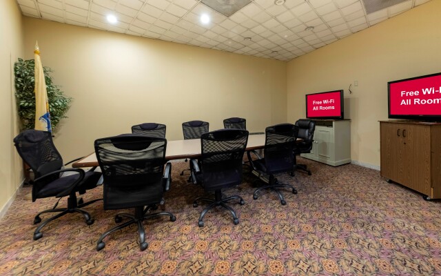 Red Roof Inn PLUS+ Newark Liberty Airport - Carteret