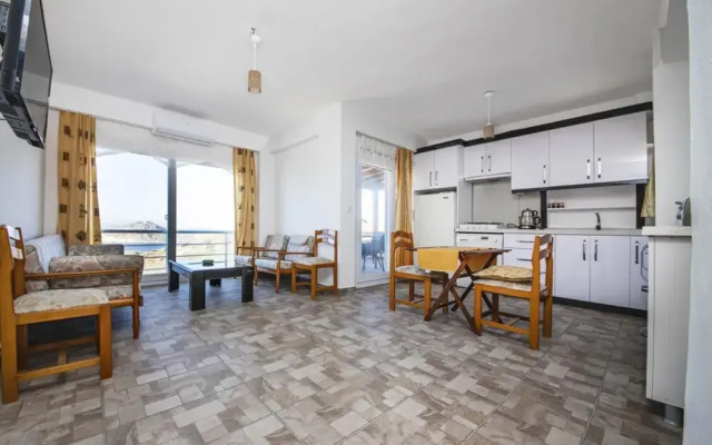 Peaceful House With Private Beach in Gumusluk