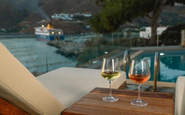 Yperia Hotel