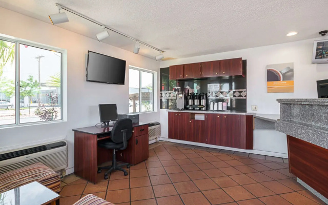 Motel 6 El Paso, TX - Airport - Fort Bliss
