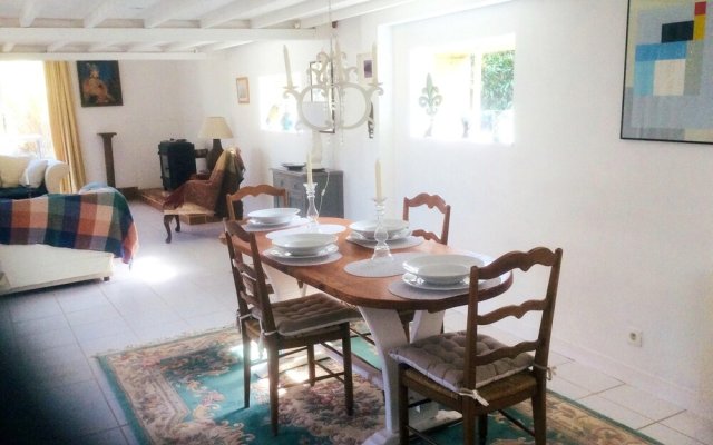 House with 2 Bedrooms in Sainte-Colombe, with Enclosed Garden And Wifi - 20 Km From the Beach