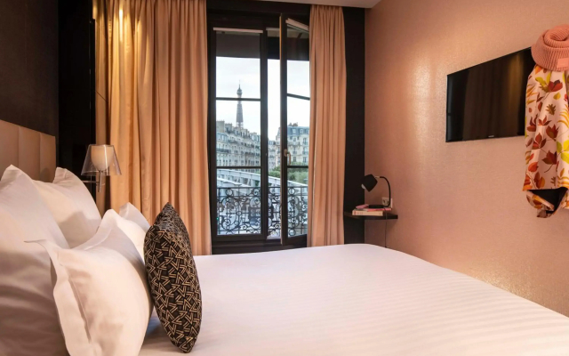 First Hotel Paris Tour Eiffel