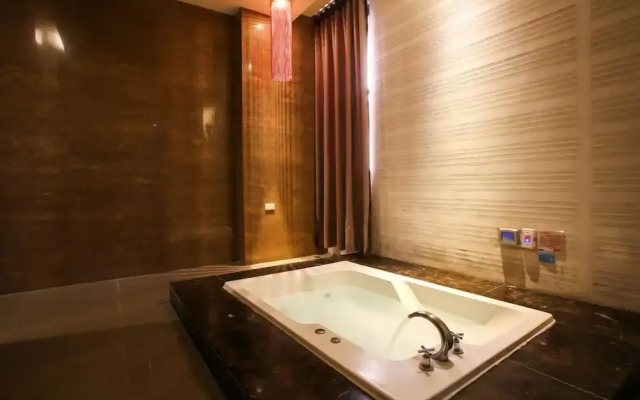 Hip Spa Motel