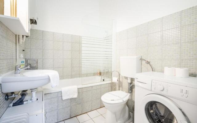 BpR Vinyl Style Studio Home with A/C
