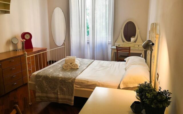 JOIVY Wooden Guerrini Apartment