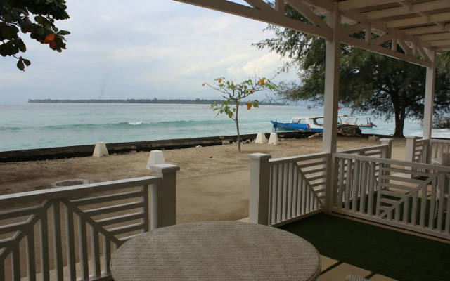 Meno Mojo Beach Resort