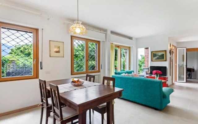 Como Lake Cosy Flat with Garden and Parking