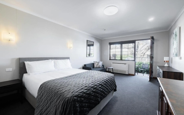 Adelaide Inn