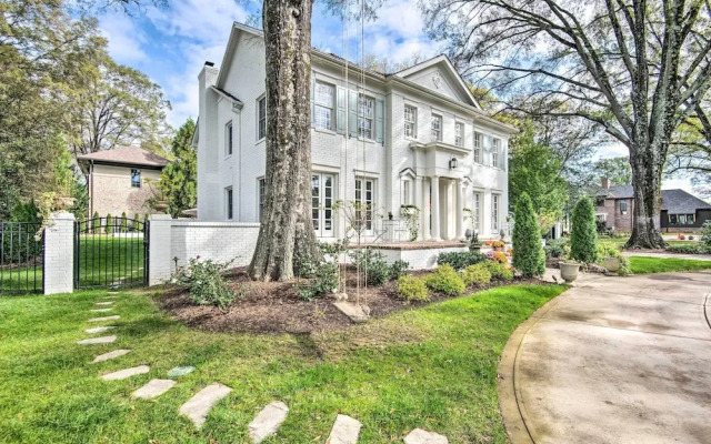 Stunning Charlotte Home: Private Pool!