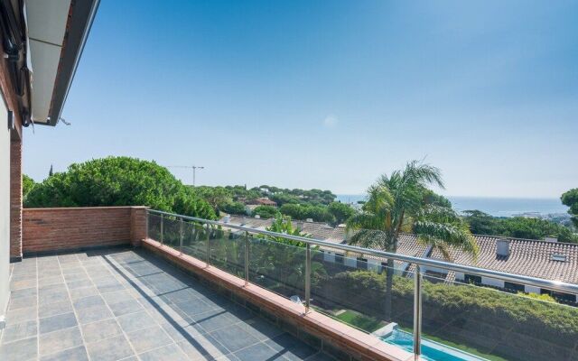 HomeHolidaysRentals Adonis